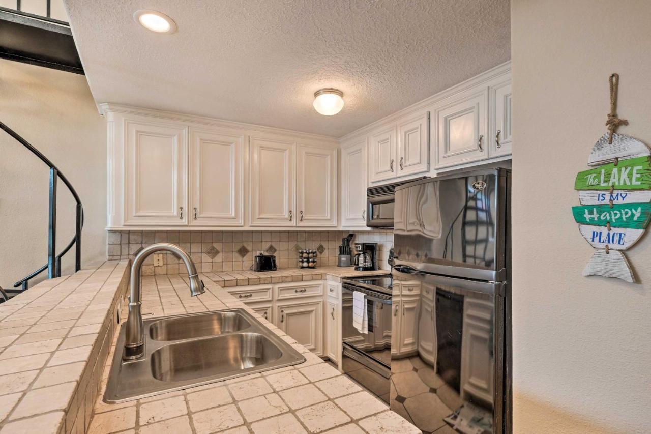 Idyllic Montgomery Condo With Pool And Lake View! מראה חיצוני תמונה