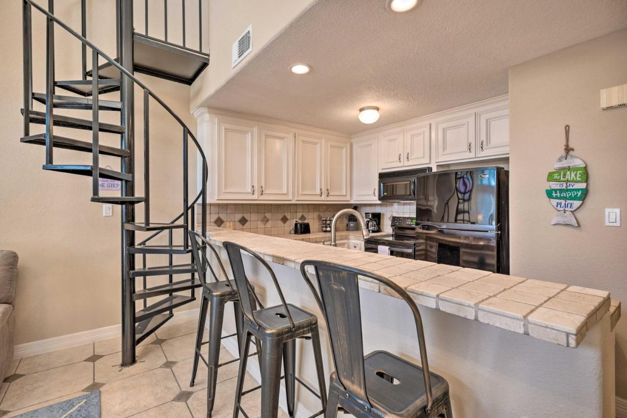Idyllic Montgomery Condo With Pool And Lake View! מראה חיצוני תמונה