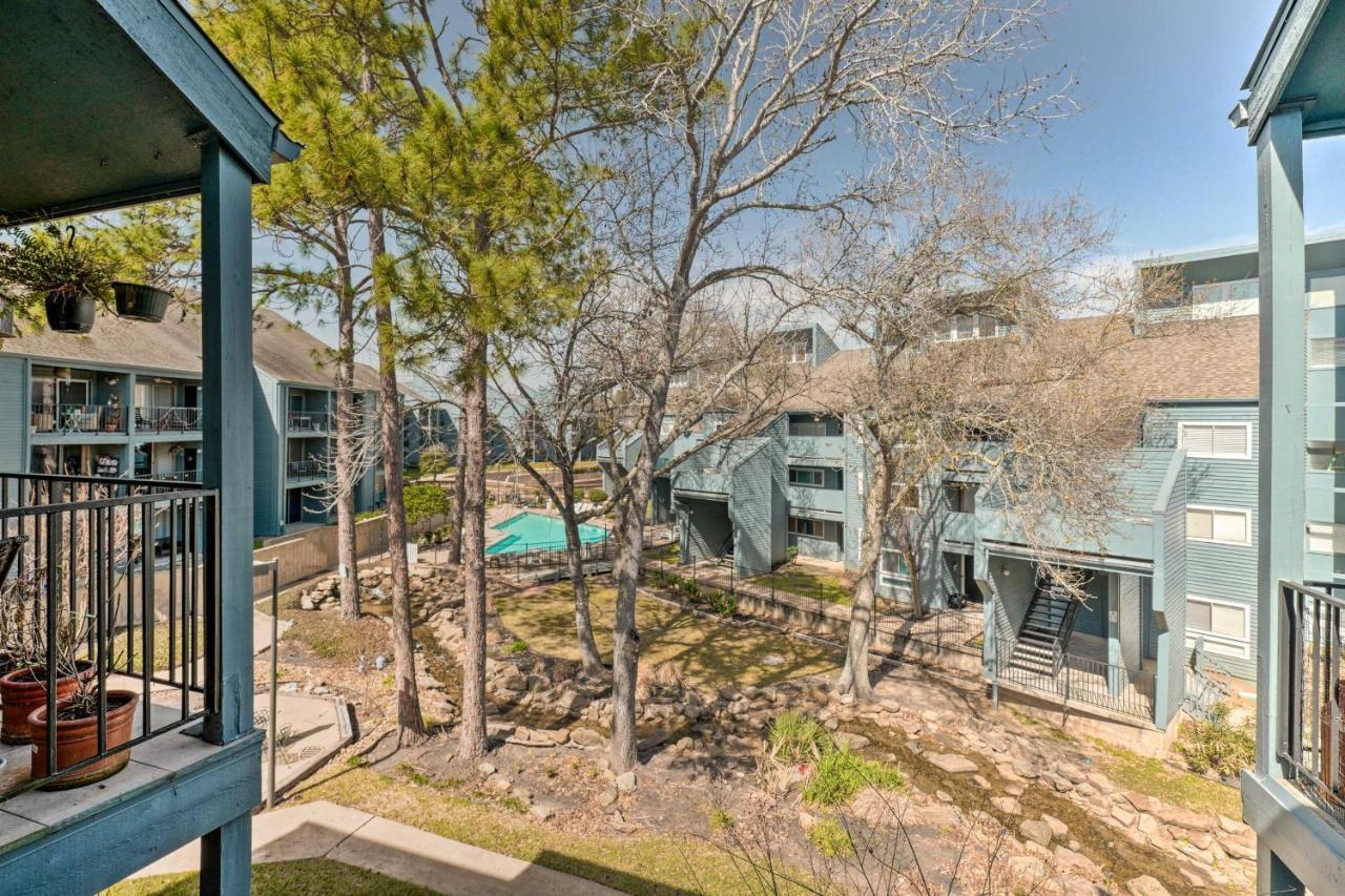 Idyllic Montgomery Condo With Pool And Lake View! מראה חיצוני תמונה