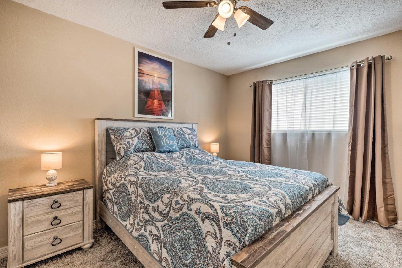 Idyllic Montgomery Condo With Pool And Lake View! מראה חיצוני תמונה