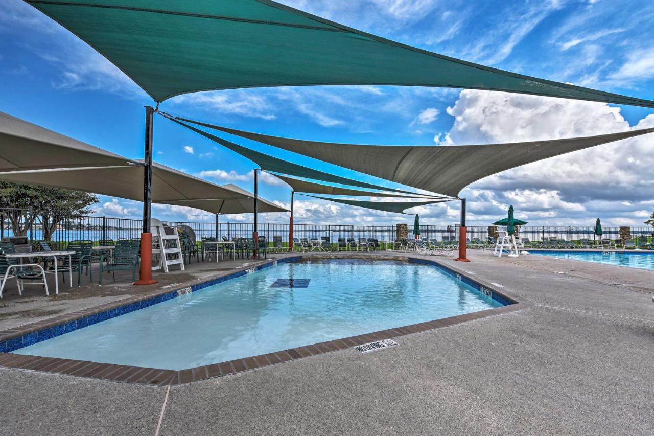 Idyllic Montgomery Condo With Pool And Lake View! מראה חיצוני תמונה