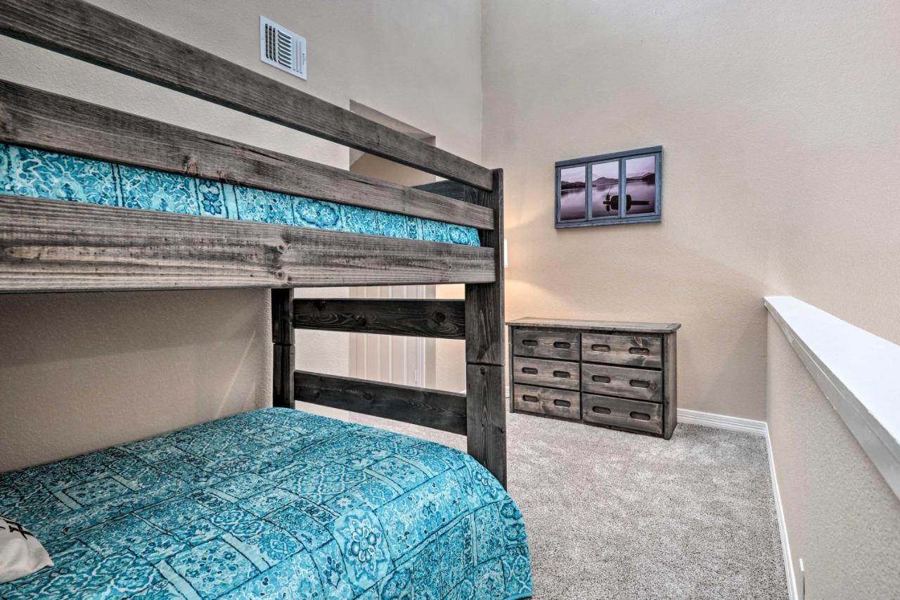 Idyllic Montgomery Condo With Pool And Lake View! מראה חיצוני תמונה