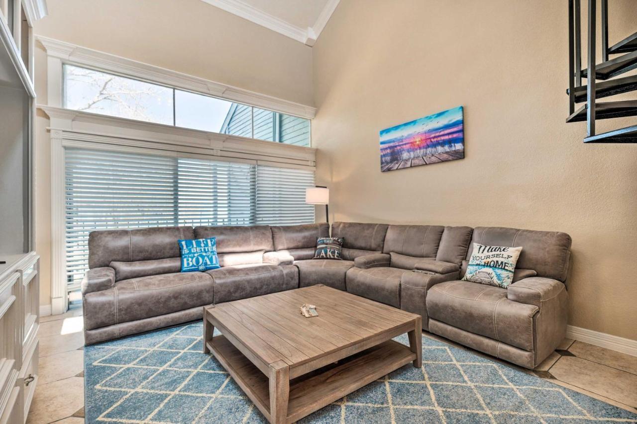 Idyllic Montgomery Condo With Pool And Lake View! מראה חיצוני תמונה