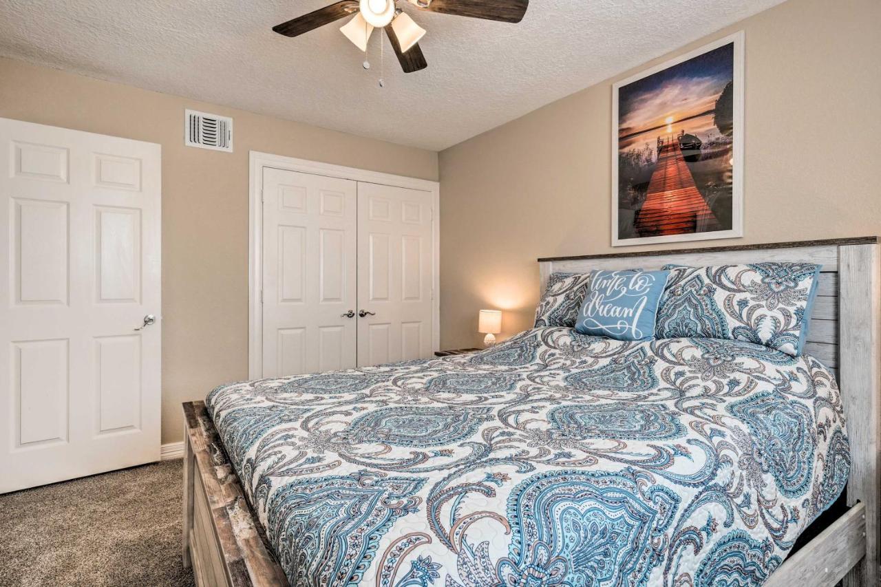 Idyllic Montgomery Condo With Pool And Lake View! מראה חיצוני תמונה