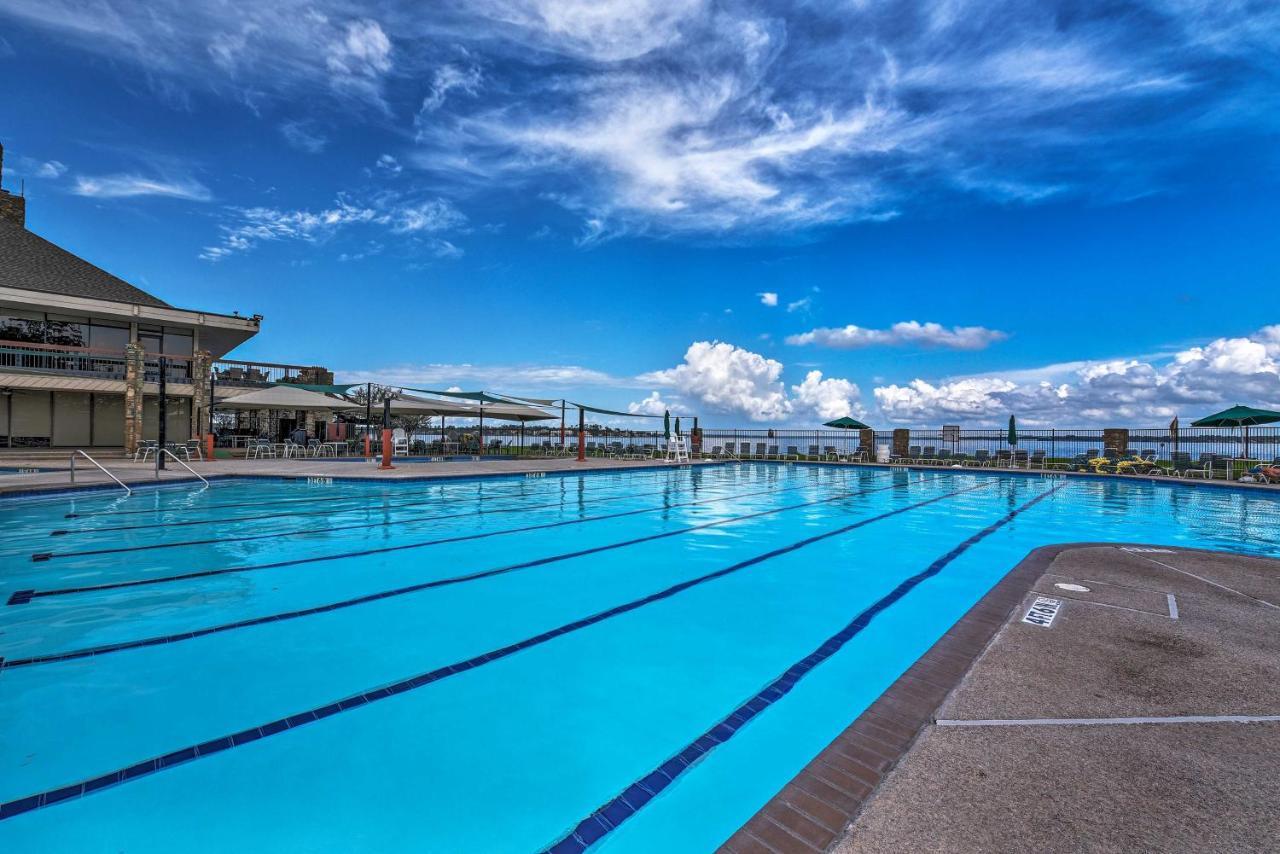 Idyllic Montgomery Condo With Pool And Lake View! מראה חיצוני תמונה
